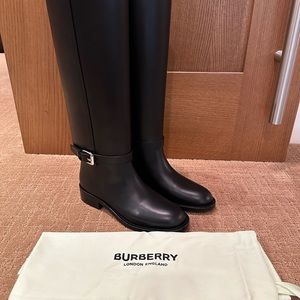 Burberry Emmett riding books, black, size EUR38, NWT